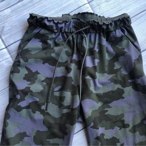 Lululemon High Rise Stretch Full Length Jogger in Camo - Picture 4 of 6